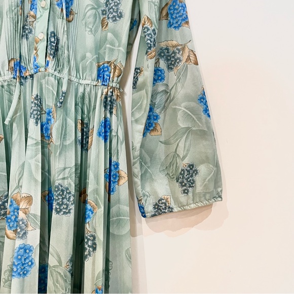 vintage Cinda green and blue long sleeve dress with floral patterns. - Picture 6 of 8